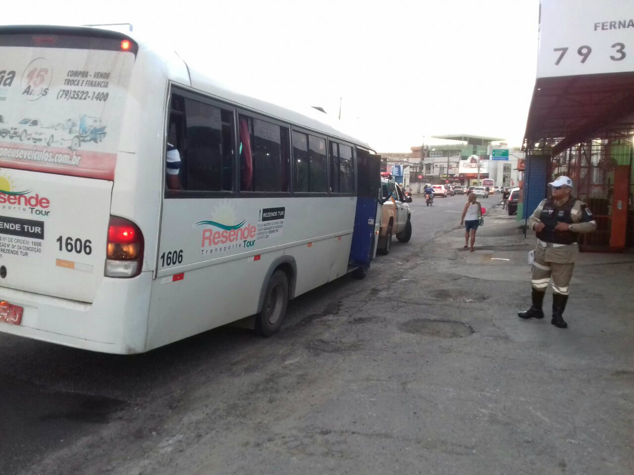 SMTT apreende veículo que realizava transporte irregular de passageiros - SMTT Aracaju